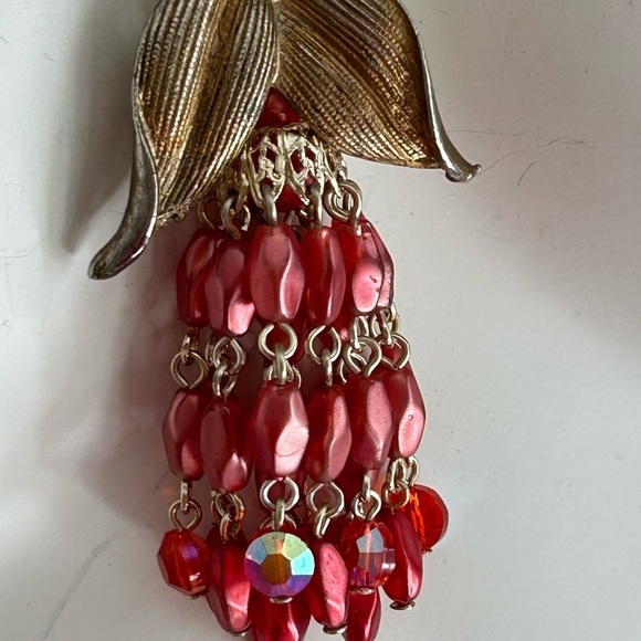 4/$100 vintage beaded Elegant Red and Gold tassle Necklace 🍷 - Picture 3 of 8